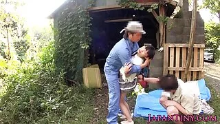 Крихітні соски худенькою молоденькою Ніколь секс з мама заслуговують вашої уваги