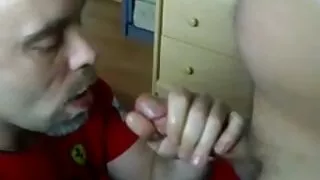 Грудаста блондинка з фальшивими цицьками робить глибокий масаж seks porno mama одному змащеному чуваку