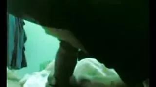 Нахабний porno mamu Рудоволосий підліток лиже масивний член Лоллі і скаче на ньому лицем до лиця
