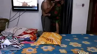 Худенька дівчина porno video mama Лола насолоджується пристрасним оральним сексом зі старим Сантою