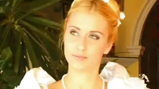 Ангельський шик дає головку міцному чорному члену На Публіці порно син з мамою