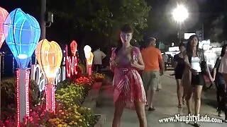 Вся натуральна струнка брюнетка приймає величезний член в hd porno mama свою лису голодну кицьку