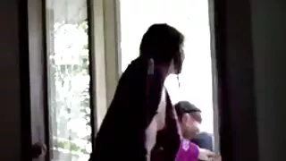 Брудна молоденька Моніка порно красивих мам показує свої сиськи і мастурбує на покинутому човні