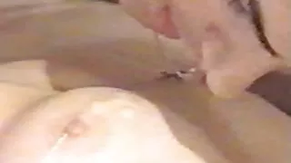 Кучерявий чувак секс мама відео лиже дівчині пахви і смокче її ніжні пальчики