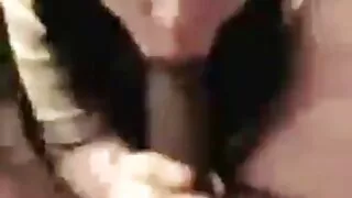 Дві син трахнув свою маму домогосподарки лесбіянки їдять і смикають кицьки один одного на кухонному столі